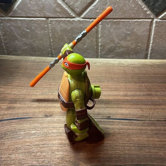 Michelangelo Teenage Mutant Ninja Turtle Figure 2014 - Picture 3 of 6